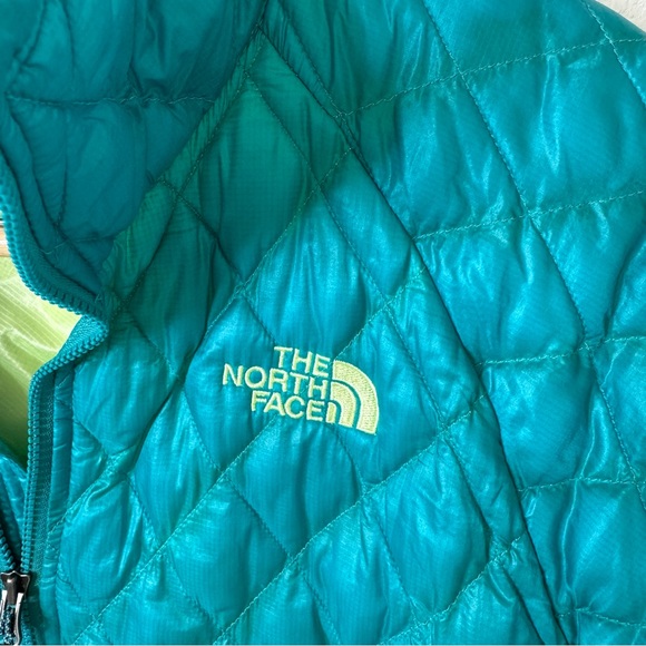 The North Face Thermoball Quilted Turquoise Jacket - Picture 6 of 15